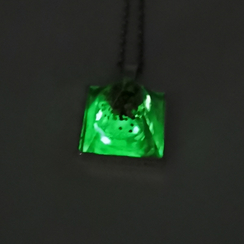Přívěsek pyramida zelená