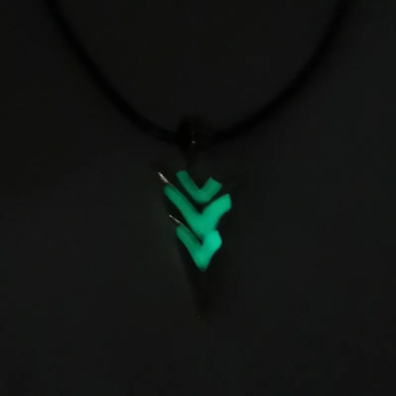 Přívěsek hrot bílý